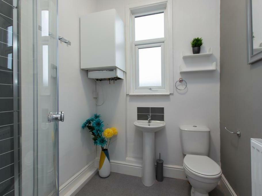 Townhouse @ 166 Ruskin Road Crewe Exterior photo